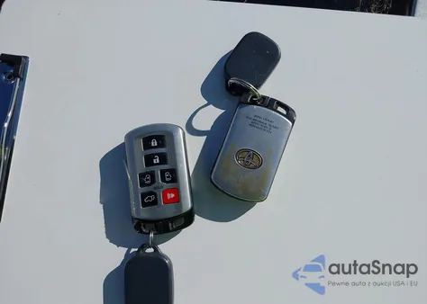 2012 Toyota Sienna Xle V6 8 Passenger from USA, damaged, VIN 5TDYK3DCXCS235154